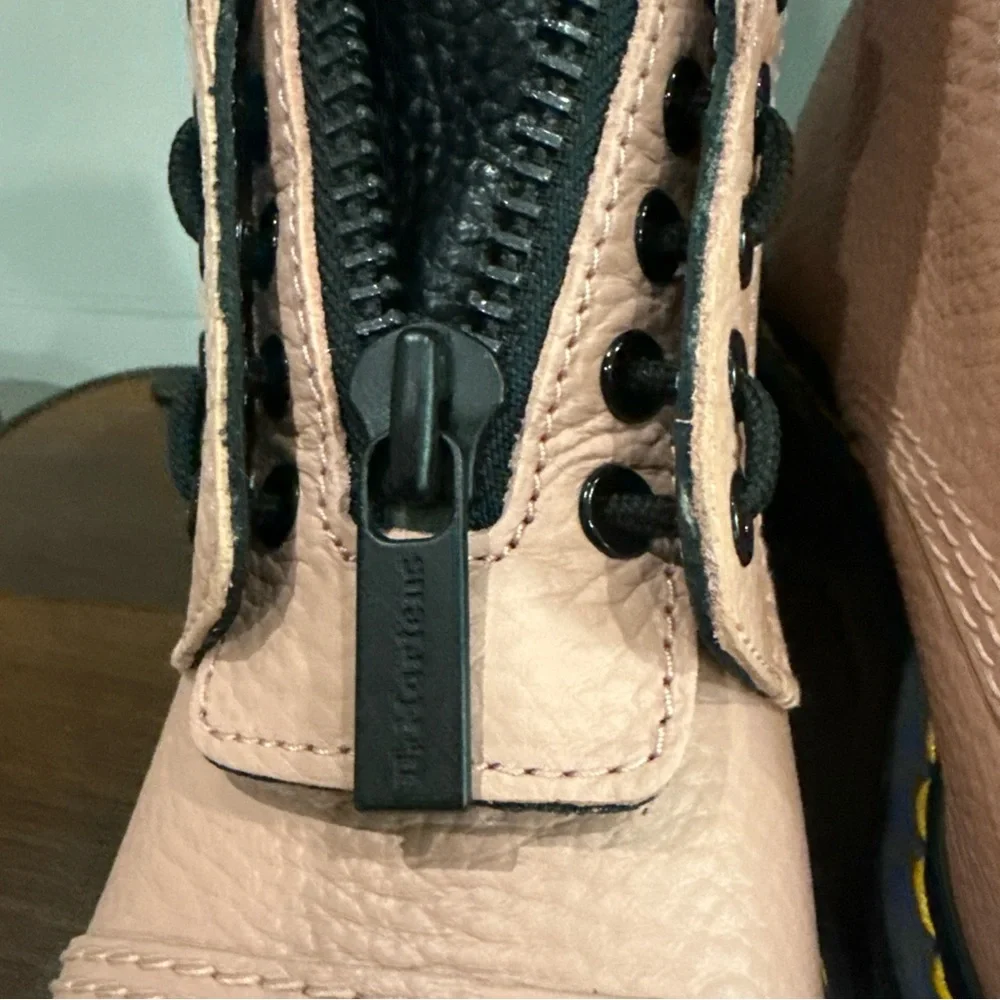 Dr Martens Womens Sinclair Boot Platform Rose Beige - Pinkish Size 8 NWOB - Picture 3 of 8